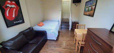 A cozy double bedroom featuring a comfortable d...