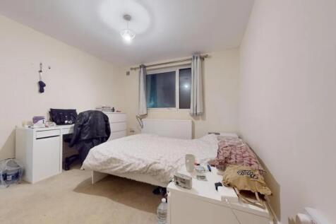 A cozy double bedroom featuring a comfortable d...
