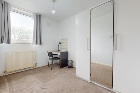 A bright and tidy single bedroom featuring a la...