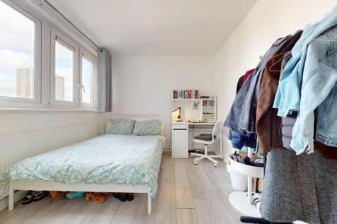 A bright and tidy single bedroom featuring a co...