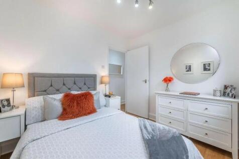 Bright and tidy double bedroom featuring a comf...