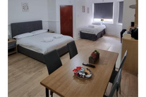 A spacious and inviting large double bedroom wi...