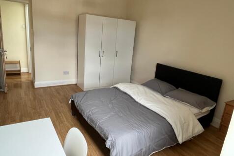 This inviting double bedroom features a comfort...