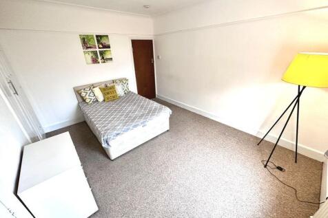 A bright and tidy double bedroom featuring a co...