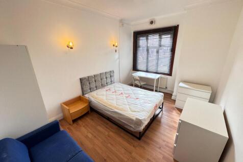 A bright and tidy double bedroom featuring a co...