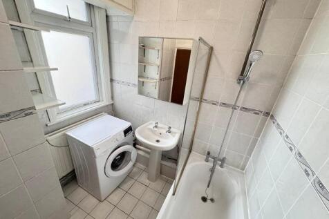 Bright and well-maintained bathroom suite featu...