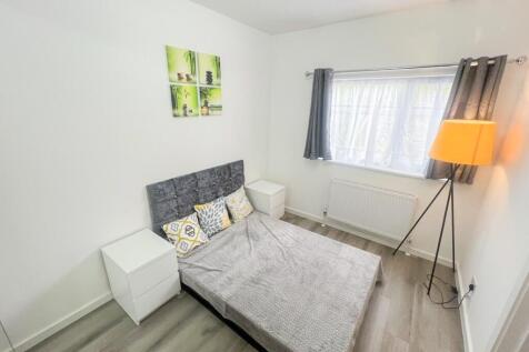 A bright and tidy double bedroom featuring a co...