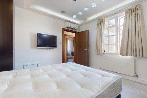 Bright and inviting double bedroom featuring a ...