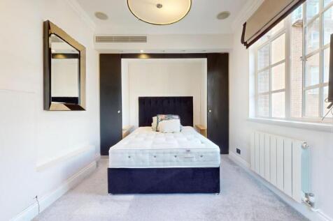 A bright and neat single bedroom featuring a co...