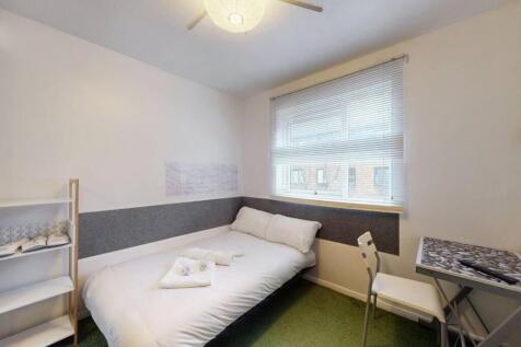 A bright and clean double bedroom, perfect for ...