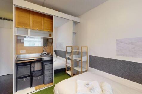 A tidy and inviting double bedroom with modern ...