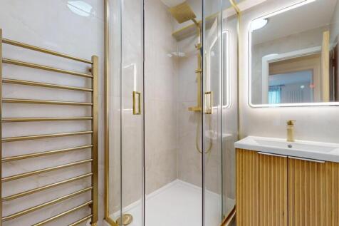 Bright and modern bathroom featuring a stylish ...