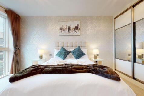 Bright and elegantly decorated double bedroom f...
