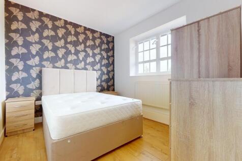 Bright and neat double bedroom featuring a cont...