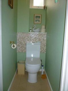 A clean and neatly maintained single toilet roo...