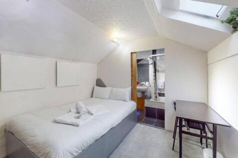 A bright and tidy double bedroom featuring a co...