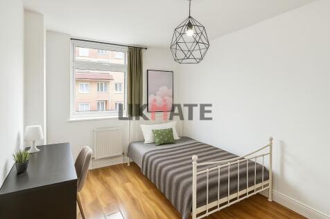 Bright and inviting double bedroom with a large...