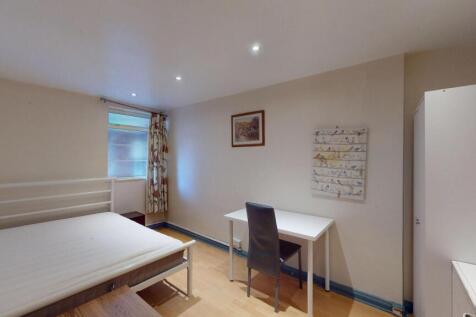 A bright and tidy double bedroom featuring a co...