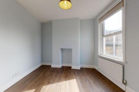 A bright and freshly painted single bedroom fea...
