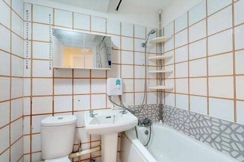A clean and functional bathroom suite featuring...