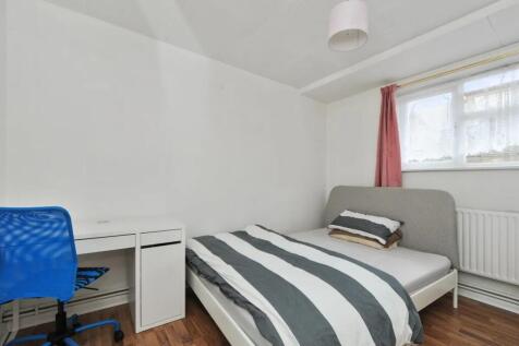 A tidy and bright double bedroom featuring a co...