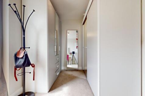 Bright, well-maintained passage with built-in s...