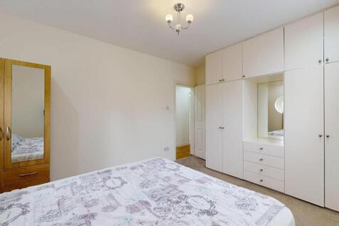Bright, neatly presented bedroom with built-in ...