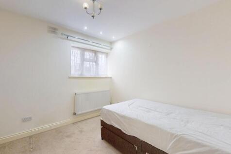 Simple, neutrally decorated single bedroom with...