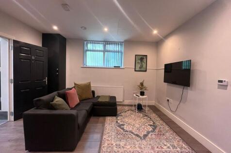 Well-presented lounge with a modern L¿shaped so...