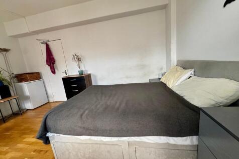 Bright, well-proportioned bedroom with a comfor...