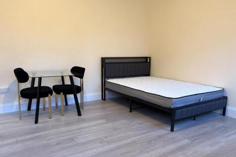Bright, simply furnished double bedroom with a ...