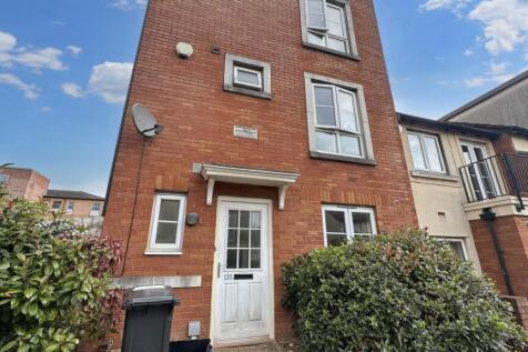 Front view of a well-maintained red brick prope...