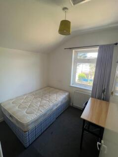 A bright and tidy double bedroom with ample spa...