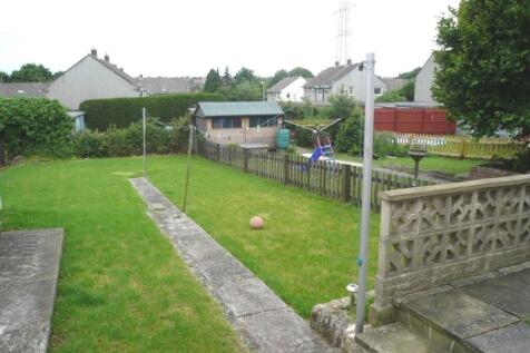 A spacious and well-maintained garden, perfect ...