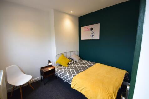 A stylish double bedroom featuring a cozy atmos...