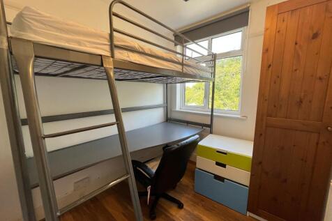 A bright and tidy double bedroom featuring a co...