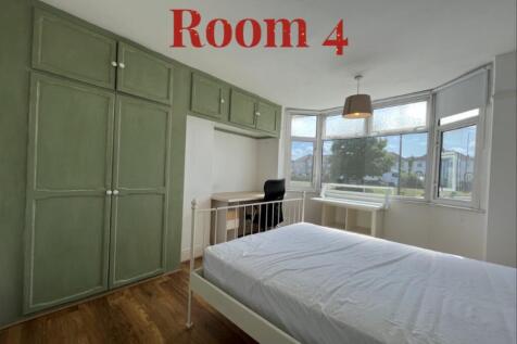 A bright and spacious double bedroom with moder...
