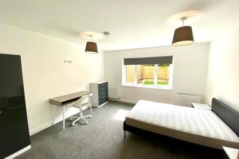 A spacious and well-lit double bedroom featurin...