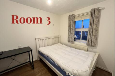 A cozy and inviting double bedroom with ample n...