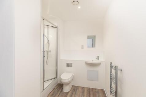 A modern and clean bathroom featuring a spaciou...