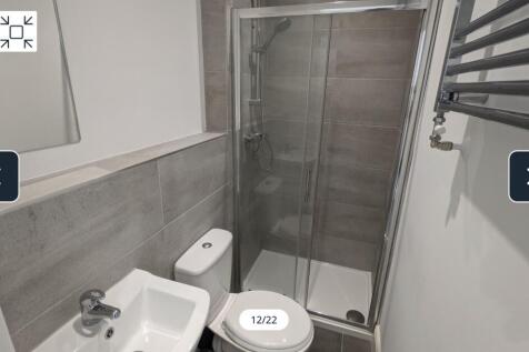 A modern and clean bathroom featuring a spaciou...