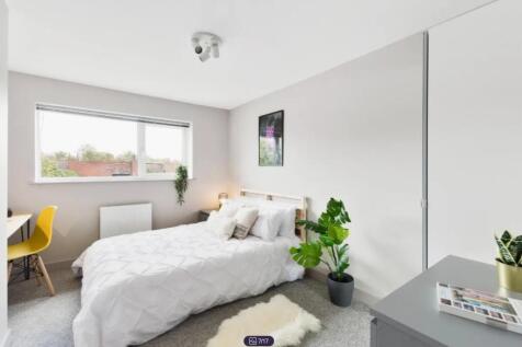 A spacious and bright large double bedroom with...