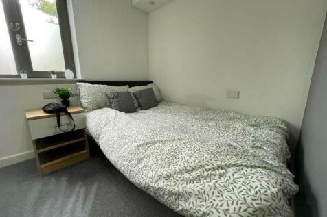 A cozy and inviting double bedroom featuring a ...