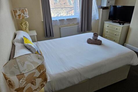 A bright and inviting double bedroom with taste...