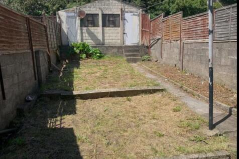 A spacious garden area with potential for outdo...