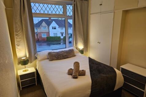 A bright and inviting double bedroom featuring ...