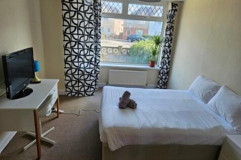 A bright and inviting double bedroom featuring ...