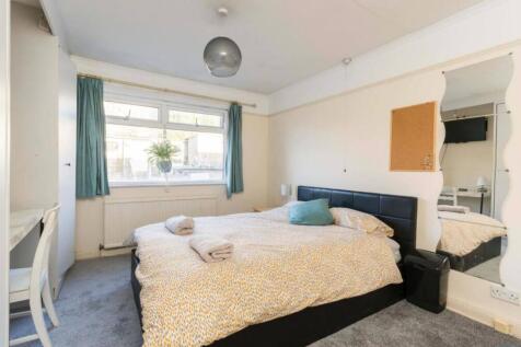 A spacious and inviting double bedroom with ple...