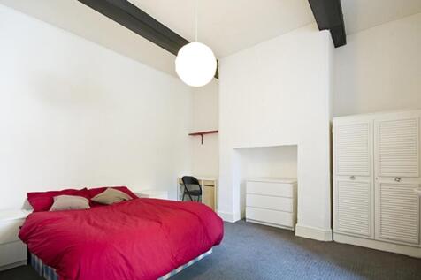 A spacious and inviting double bedroom featurin...