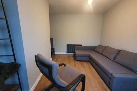 This cozy living room features a comfortable se...